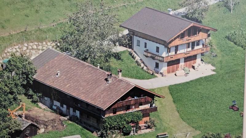 Luftaufnahme des Bauernhofs Schmied