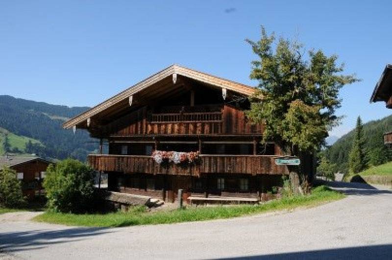 Hof Auserhaus von Thomas Hausberger