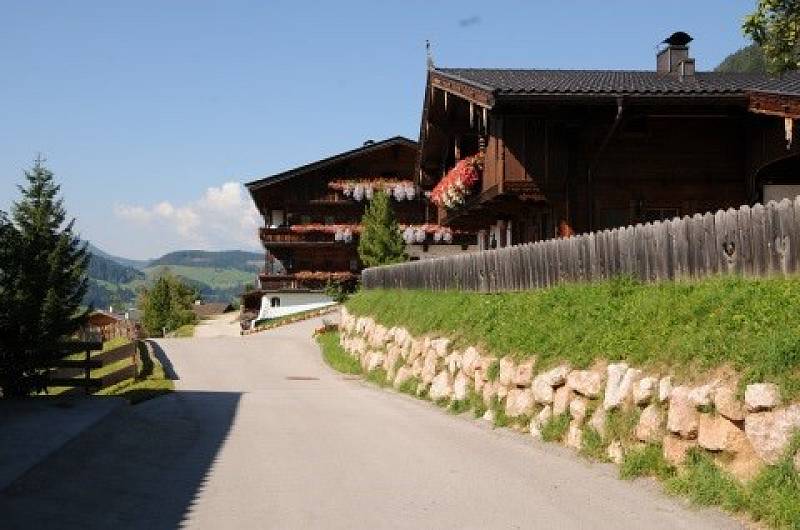 Hof Auserbischhofen von Kostenzer Franz